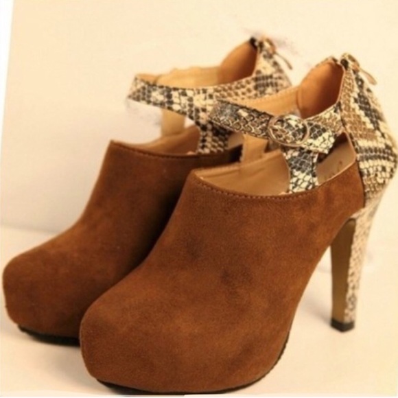 Fashion Shoes - NWOT Heel